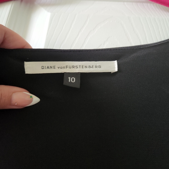 Diane Von Furstenberg black low cut dress size 10 - Picture 2 of 3